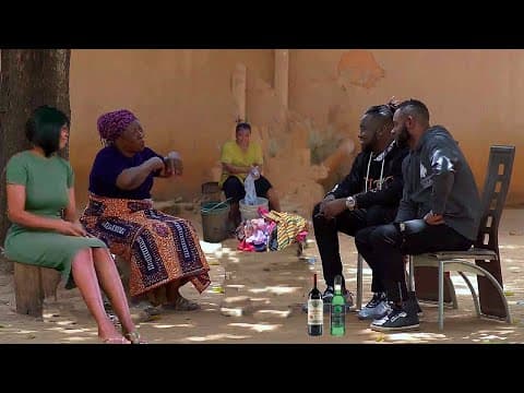 Belle-mère inique pensait le riche est venu épouser sa sexy mais il est venu pour la fille maltraité