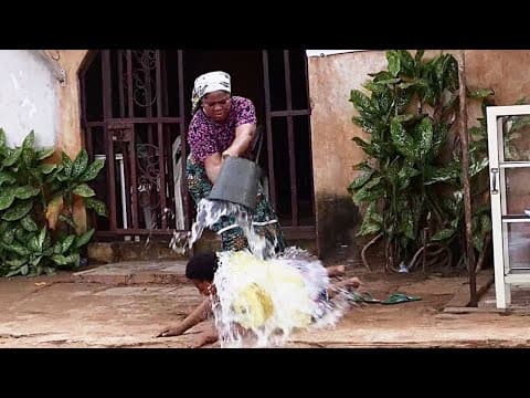 Elle ne sait pas la bonne elle maltraite est sa fille elle a laissé dans la brousse il y a des année