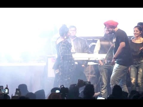 Jasmine Sandlas Live Performance On stage featuring Sidhu Moosewala