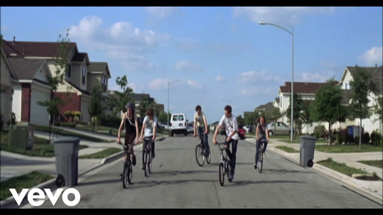 Arcade Fire - The Suburbs (Official Video)