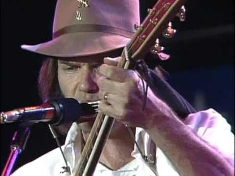 Neil Young - Heart of Gold (Live at Farm Aid 1985)