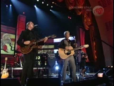 Arcade Fire & David Bowie - Wake Up | HQ | Fashion Rocks 2005