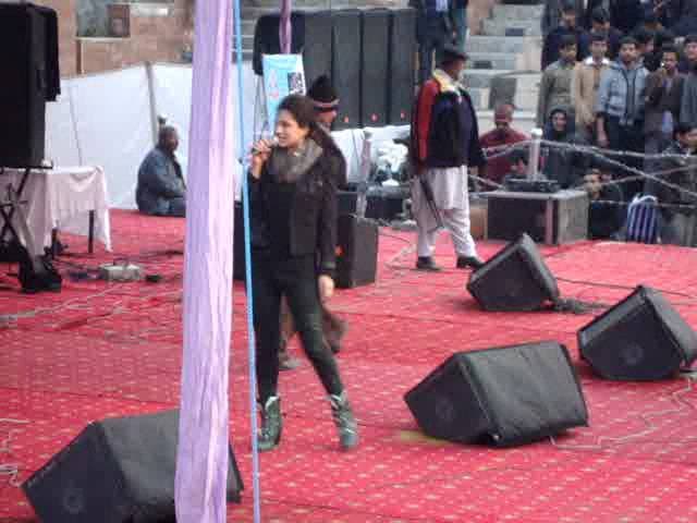 ANNIE khalid in punjab college concert Islamabad.1