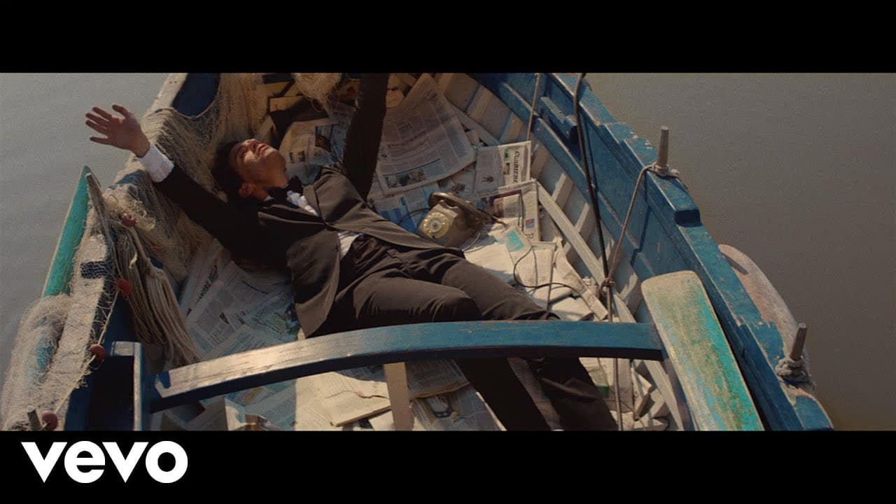 MIKA - Staring At The Sun