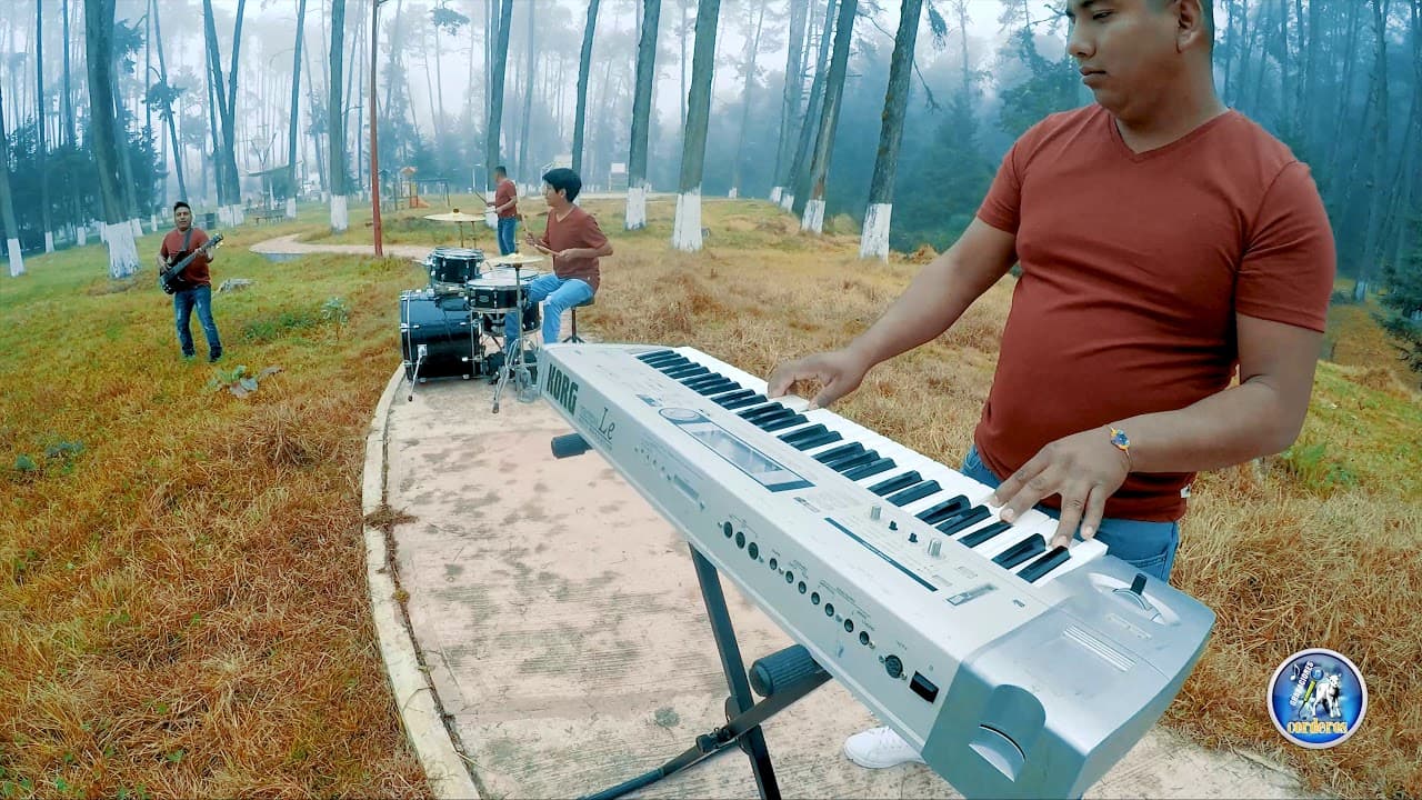 DIOS ESTÁ AQUÍ (Miel San Marcos) Versión Cumbia. Grupo Genesis Cristiano (2021)