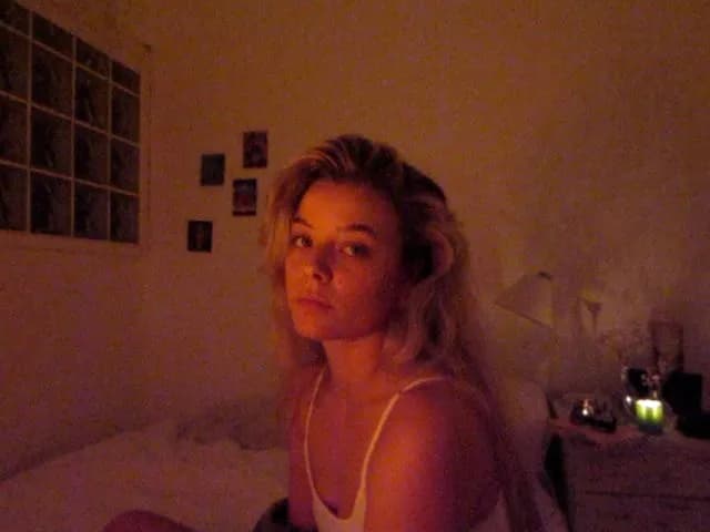 Marina Reche - Mil Preguntas (Videoclip Oficial)