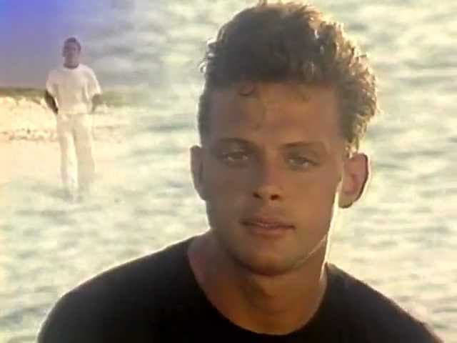 Luis Miguel - Tengo Todo Excepto A Ti (Official Music Video)
