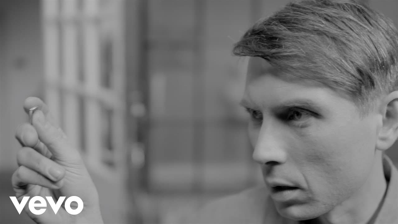 Franz Ferdinand - Fresh Strawberries (Official Video)