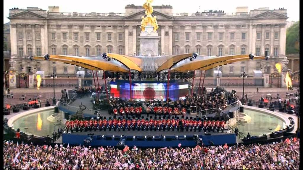 The Queens Diamond Jubilee Concert - Robbie Williams Opening