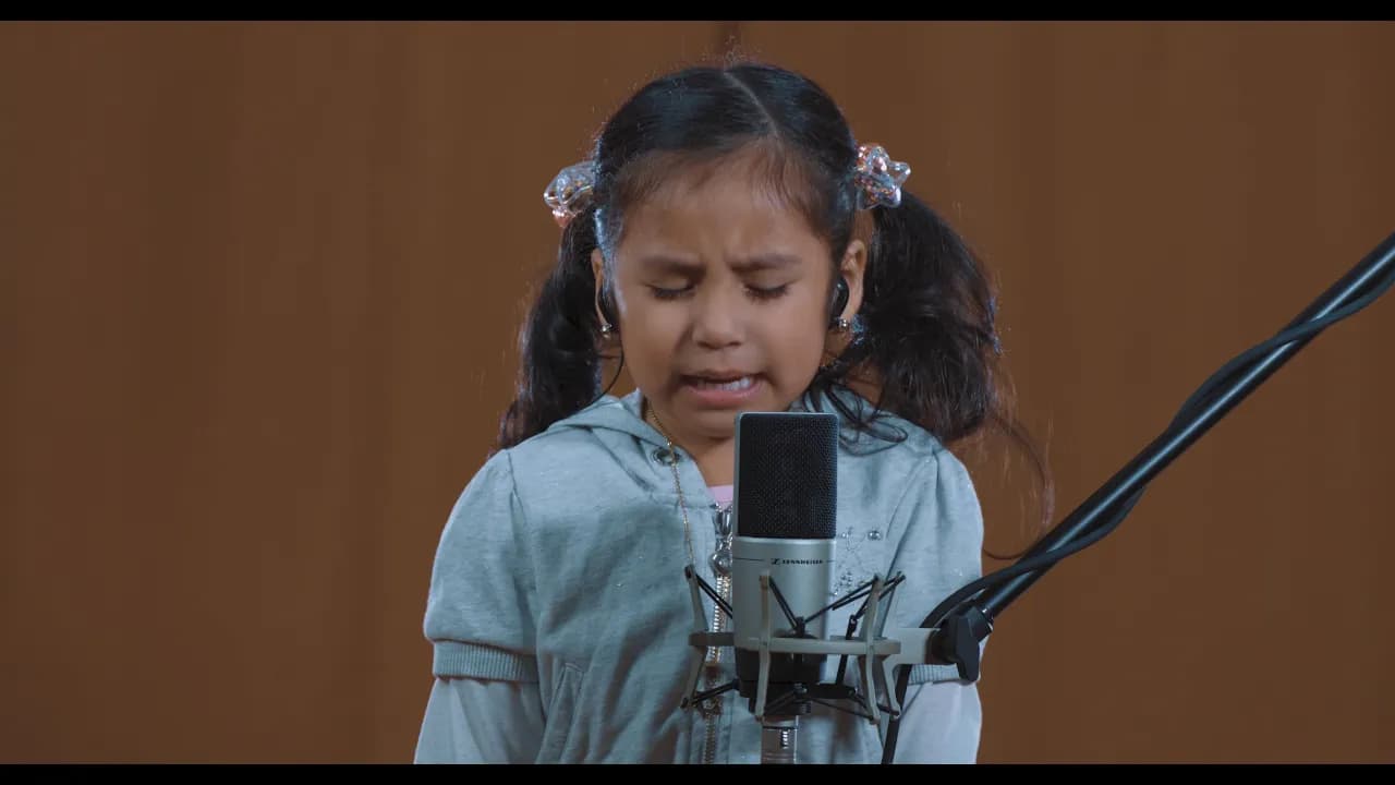 Abres Camino ( Milagroso ) ( Aquรญ Estรกs ) / Sinach - Way Maker ( Cover ) / Niรฑa Cantando