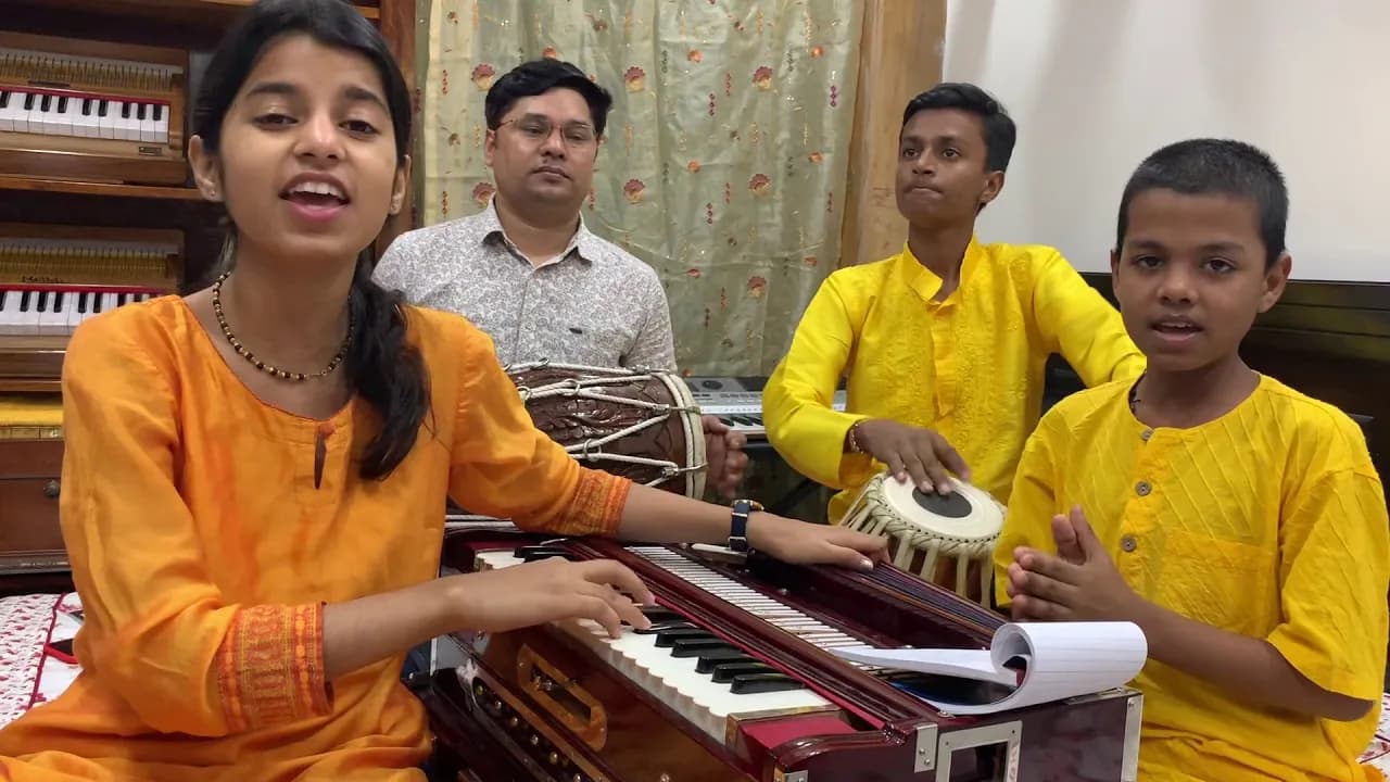 Achyutam Keshvam (Krishna Bhajan) by Ayachi Thakur, Maithili Thakur & Rishav Thakur