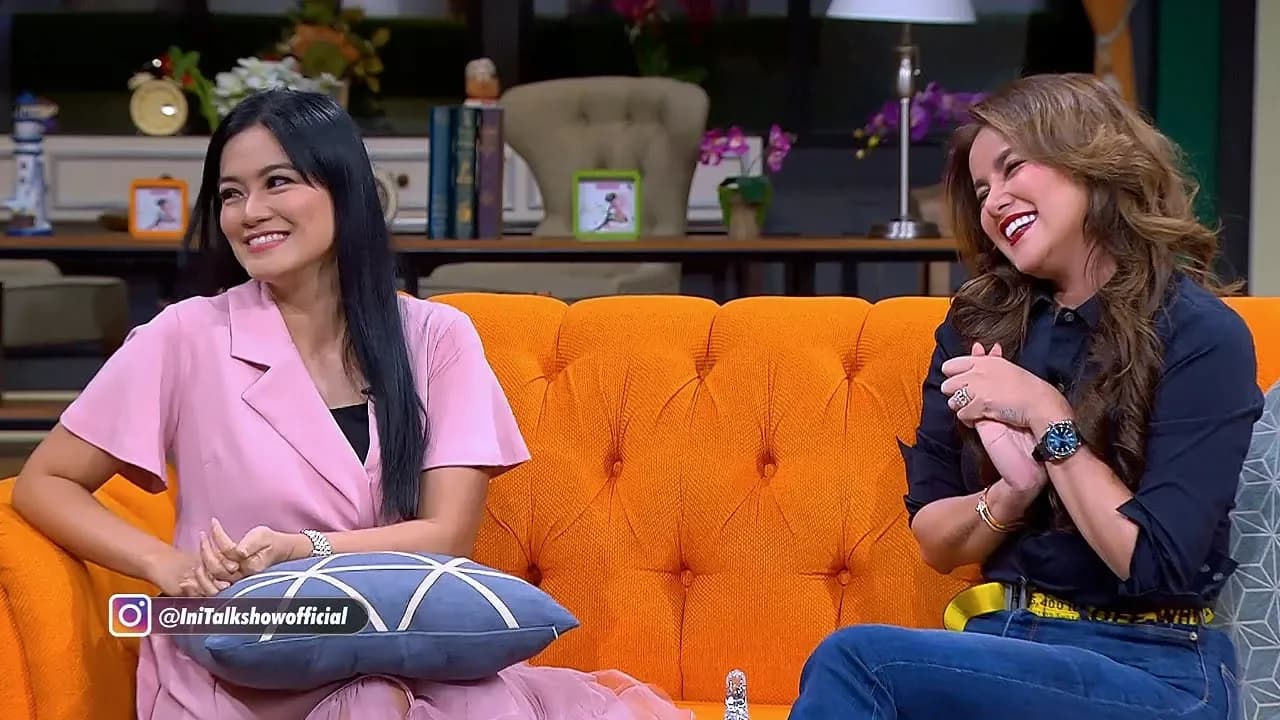 Ini Cara Titi Kamal dan Olla Ramlan Menanggapi Cap Hot Mom Didiri Mereka