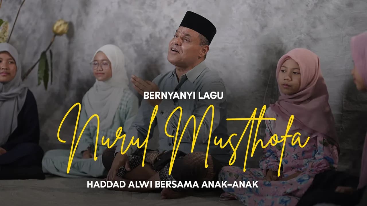 Bernyanyi Lagu "Nurul Musthofa" bersama anak - anak