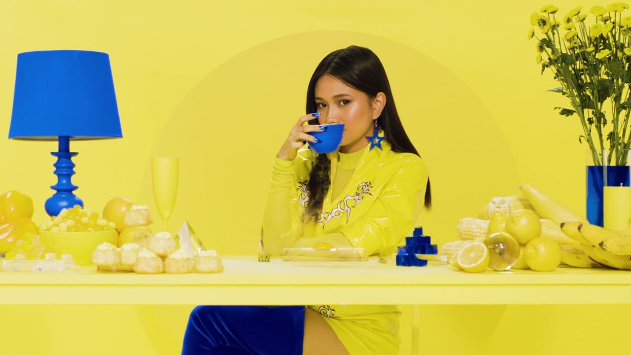 NIKI - lowkey (Official Visualizer)