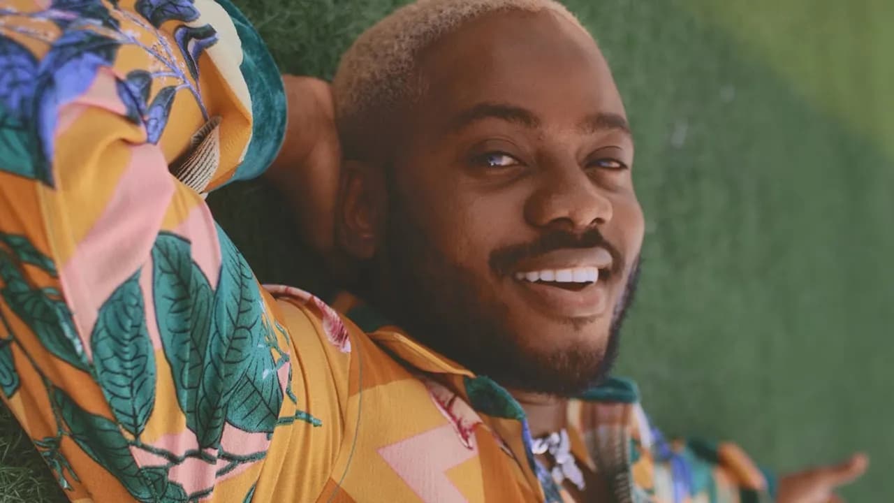 Korede Bello - Mi Casa Su Casa (Official Music Video)