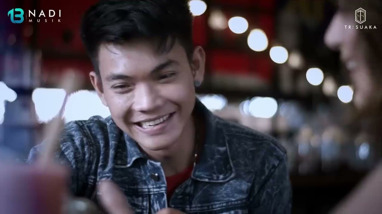 Tri Suaka - Menua Bersamamu (Official Music Video)