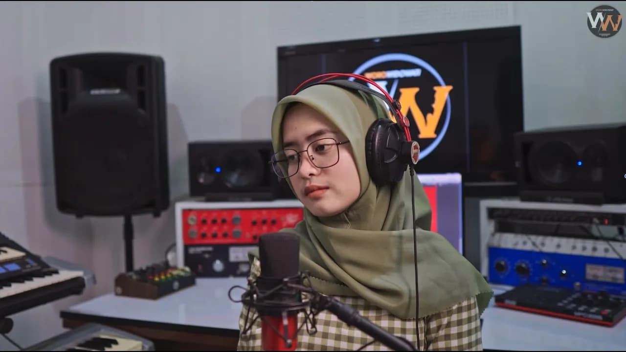 Manut Dalane - Klenik Genk Ft. Ndarboy Genk (Cover by Woro Widowati)