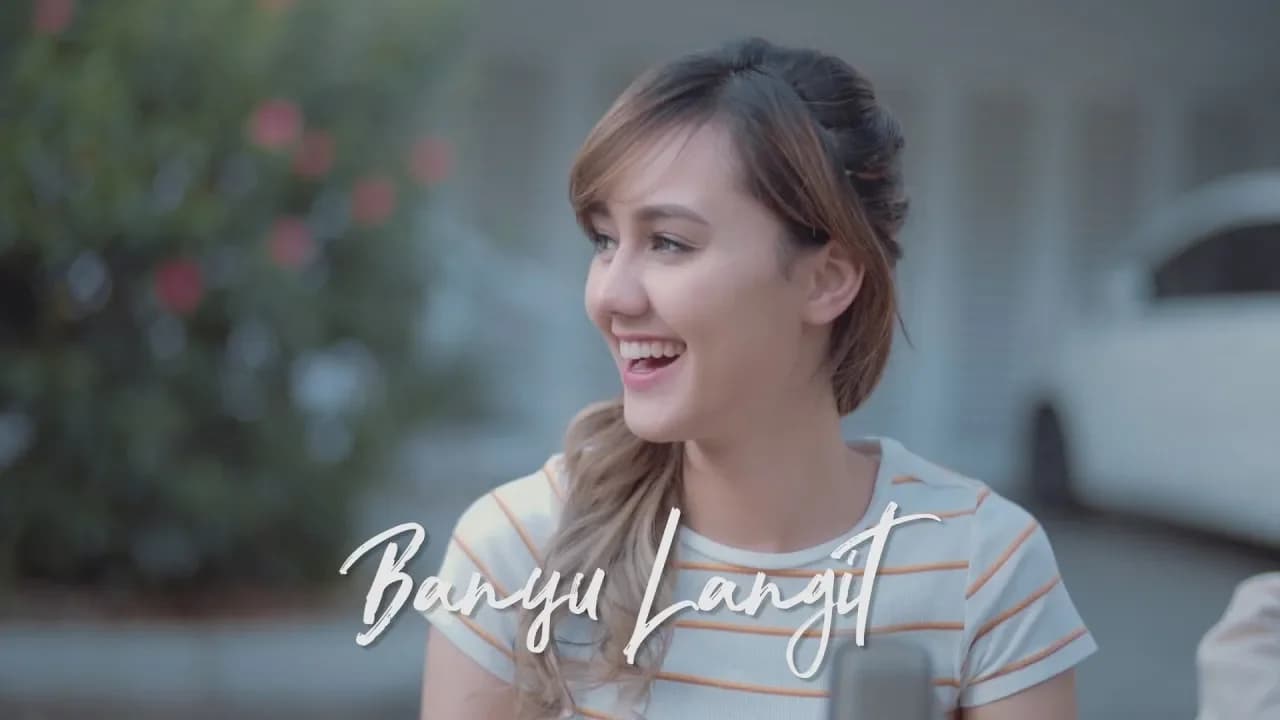 BULE CANTIK NYANYI LAGU JAWA ( BANYU LANGIT  - DIDI KEMPOT Jodilee Warwick Cover )