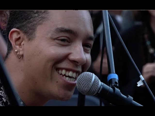 Radha Krishna Kirtan - Vijay Krsna (KIRTANIYAS) & Vraj Mohan