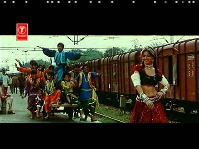 Dekho Zara Kaise Balkhake Chali" Sirf Tum Ft, Priya Gill, Gurdaas Mann