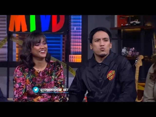 Duduk Sebelah Marion Jola, Desta Semangat Main Game