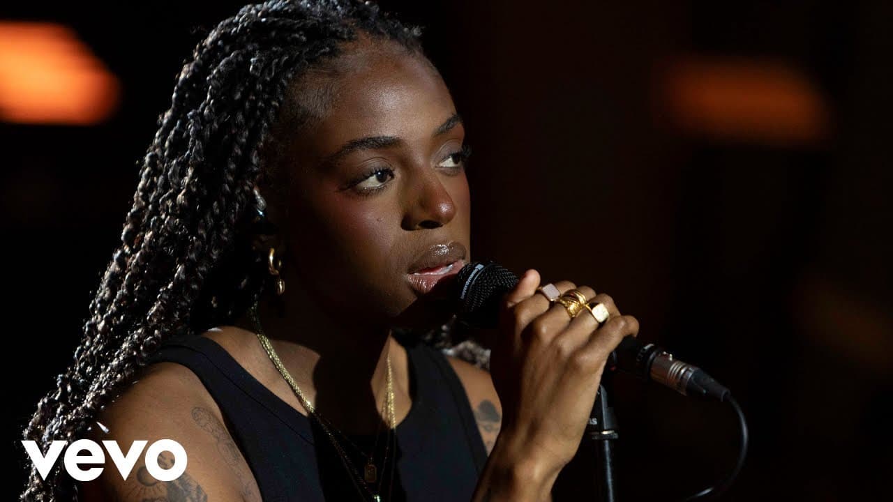 Cat Burns - i like the way you kiss me (Artemas cover) in the Live Lounge