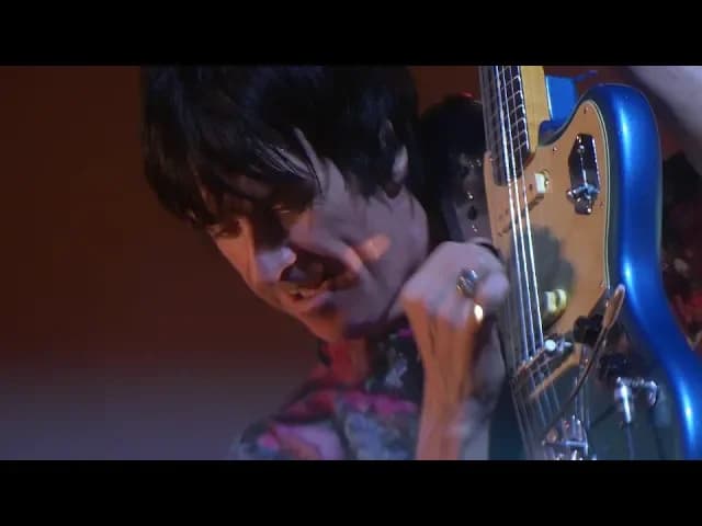 Johnny Marr (The Smiths) there is a light that... live 4K