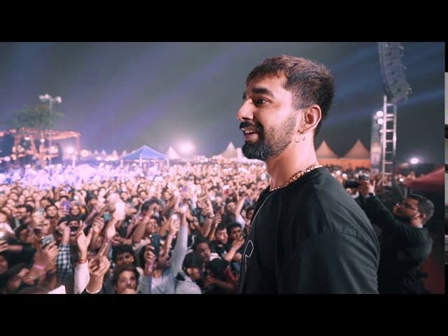 Maninder Buttar  - Sakhiyaan (Official Live Performance Video)