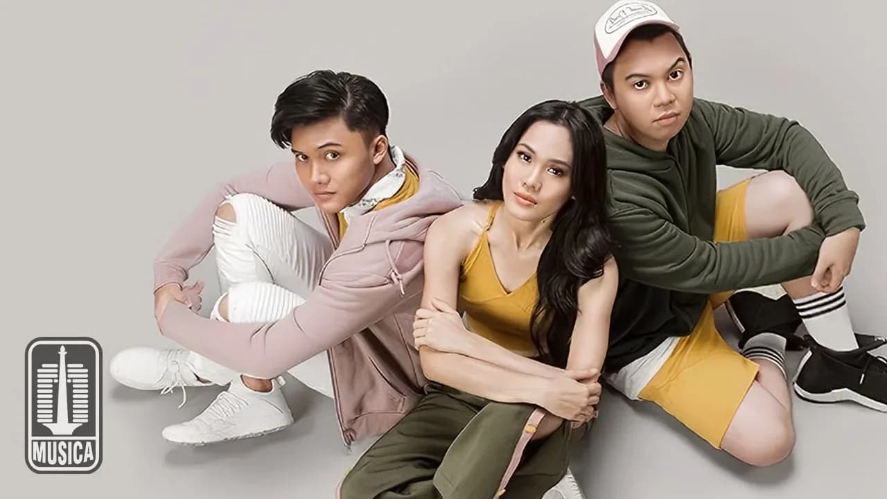 Sheryl Sheinafia & Rizky Febian Feat. Chandra Liow - Sweet Talk (Official Music Video)