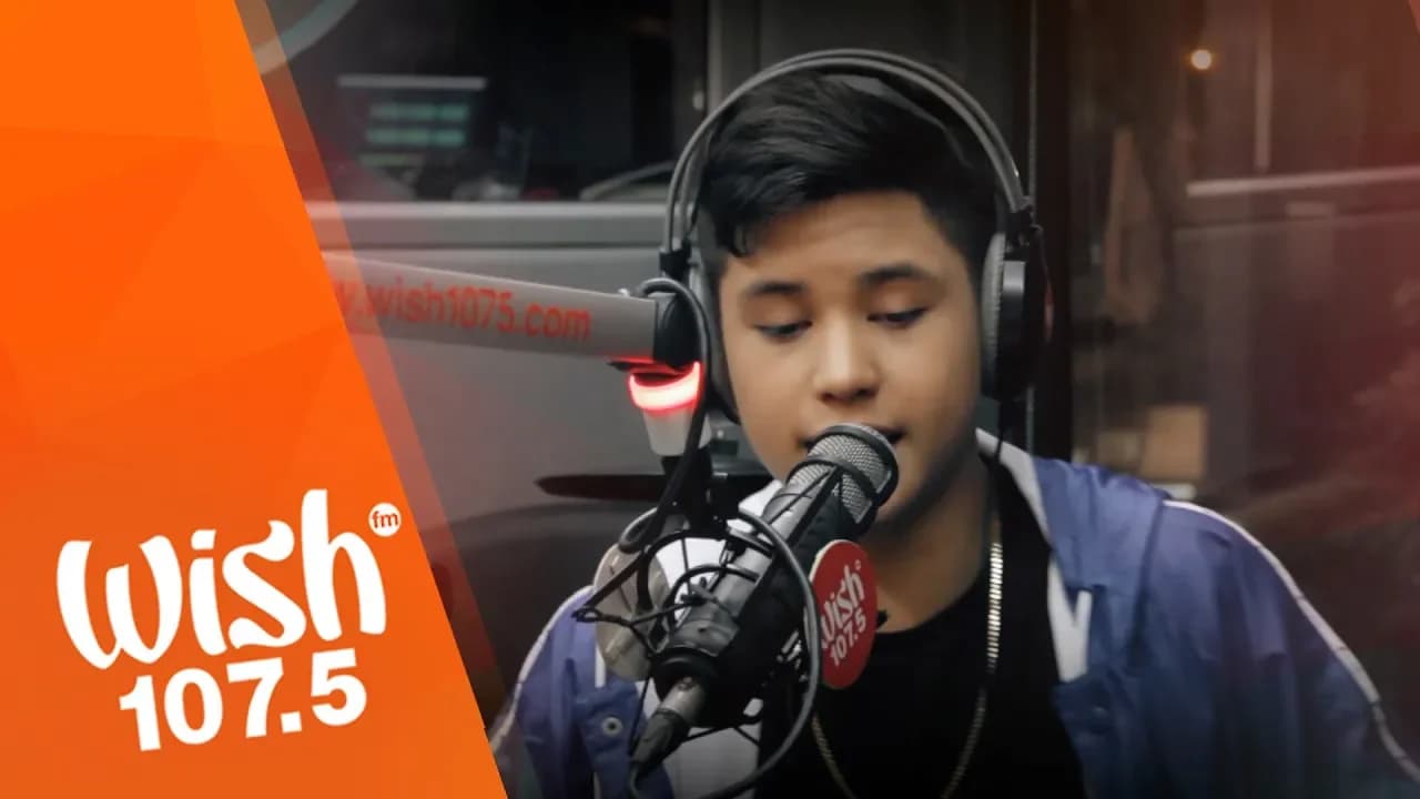 Kyle Echarri performs "Pangako" LIVE on Wish 107.5 Bus