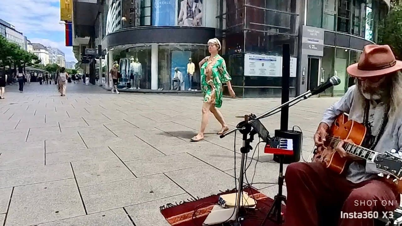 Funking up the Blues on the Street in Frankfurt - Suzie Q