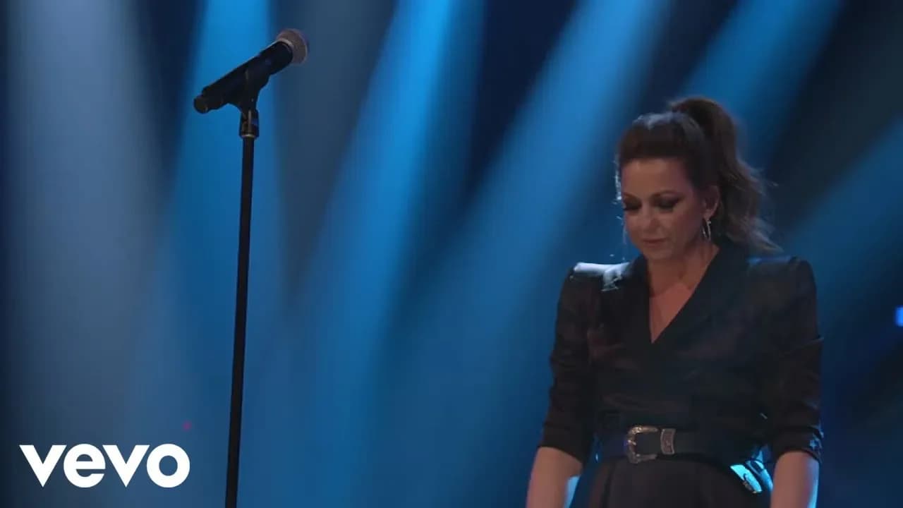 Niña Pastori - Dime Quién Soy Yo (Acaríciame la cara) (En Directo)