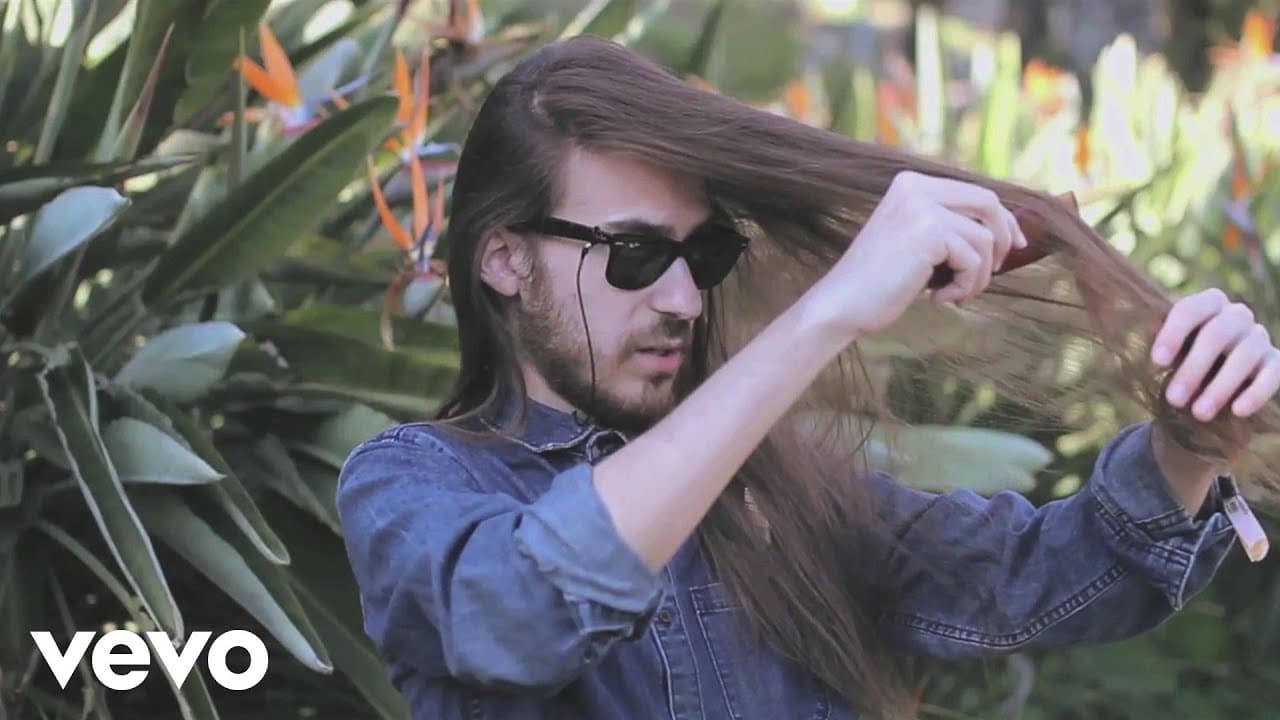 Carlos Sadness - Miss Honolulu