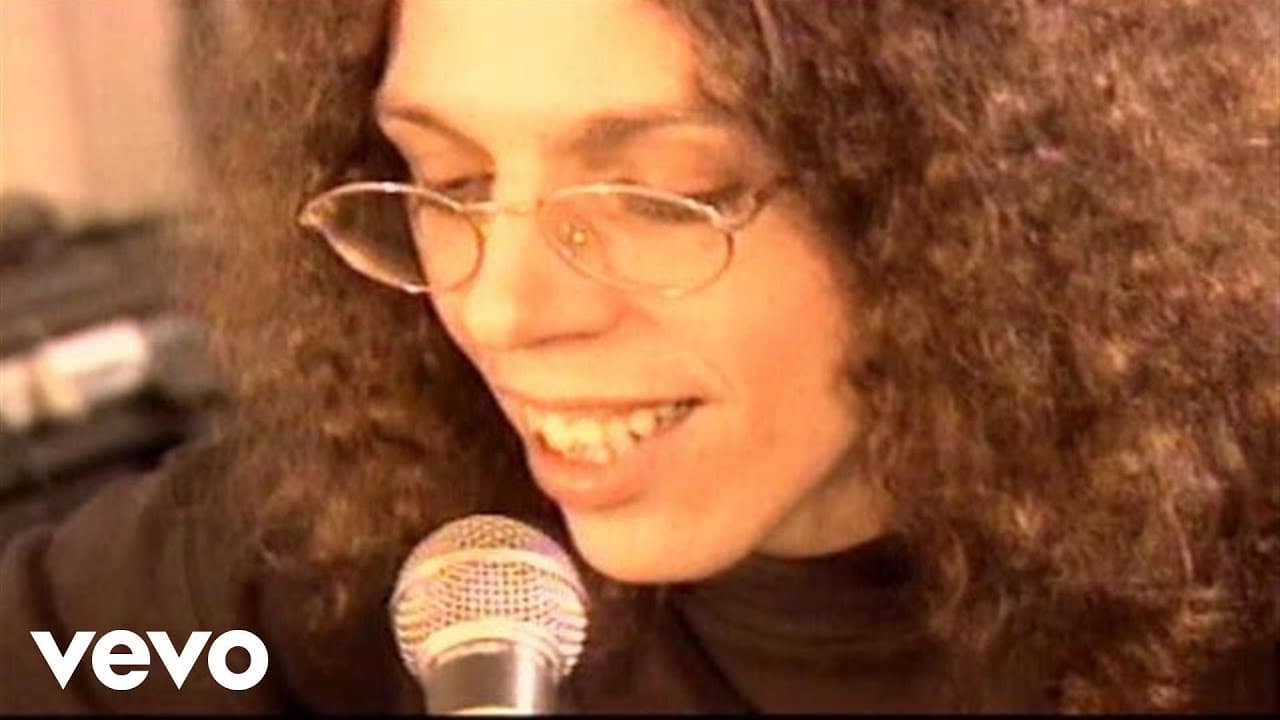 Pedro Guerra - Debajo Del Puente (Video)