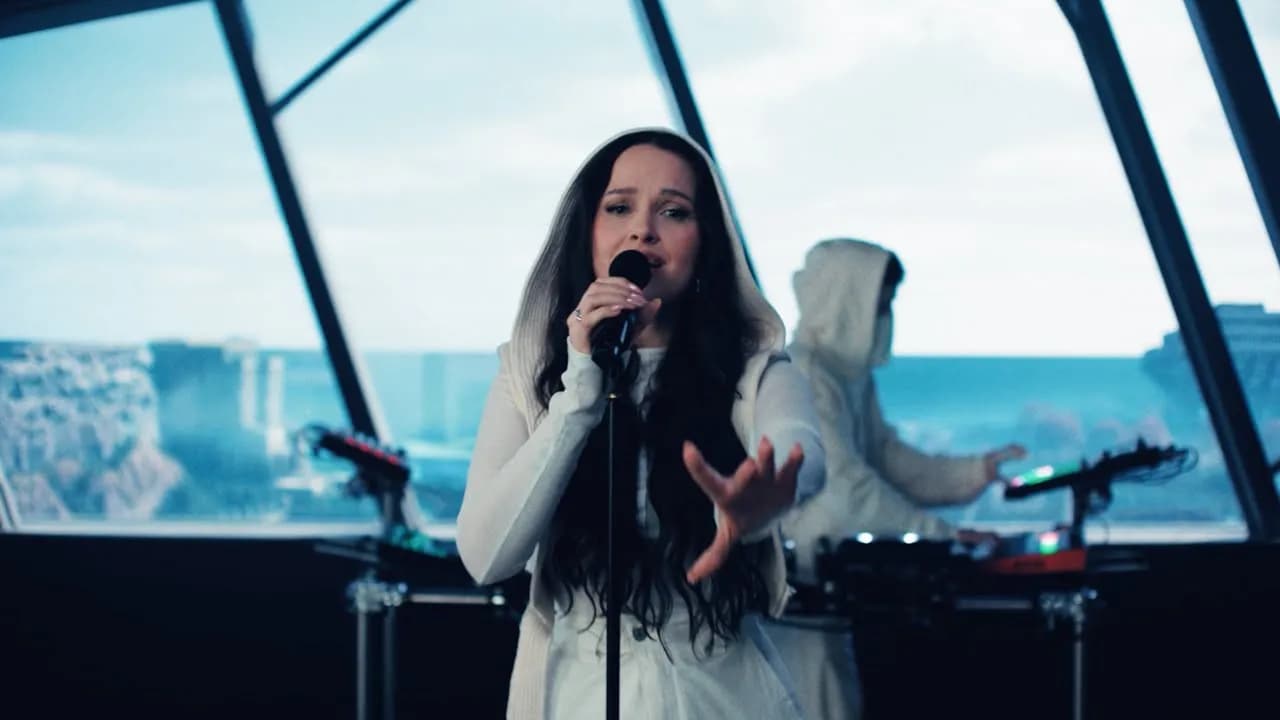 Alan Walker, Anne Gudrun - Avalon (Live Performance)