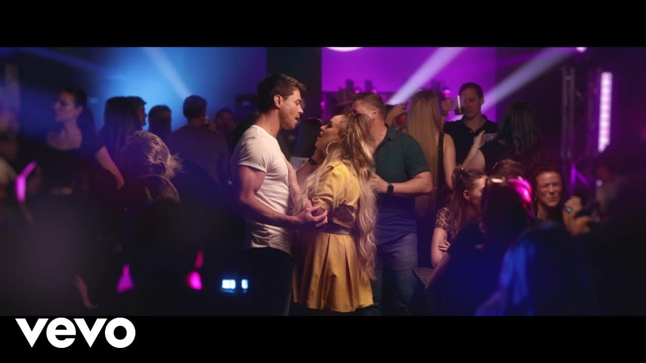 Irene-Louise van Wyk & Bobby van Jaarsveld - Shut Up & Soen My (Official Music Video)