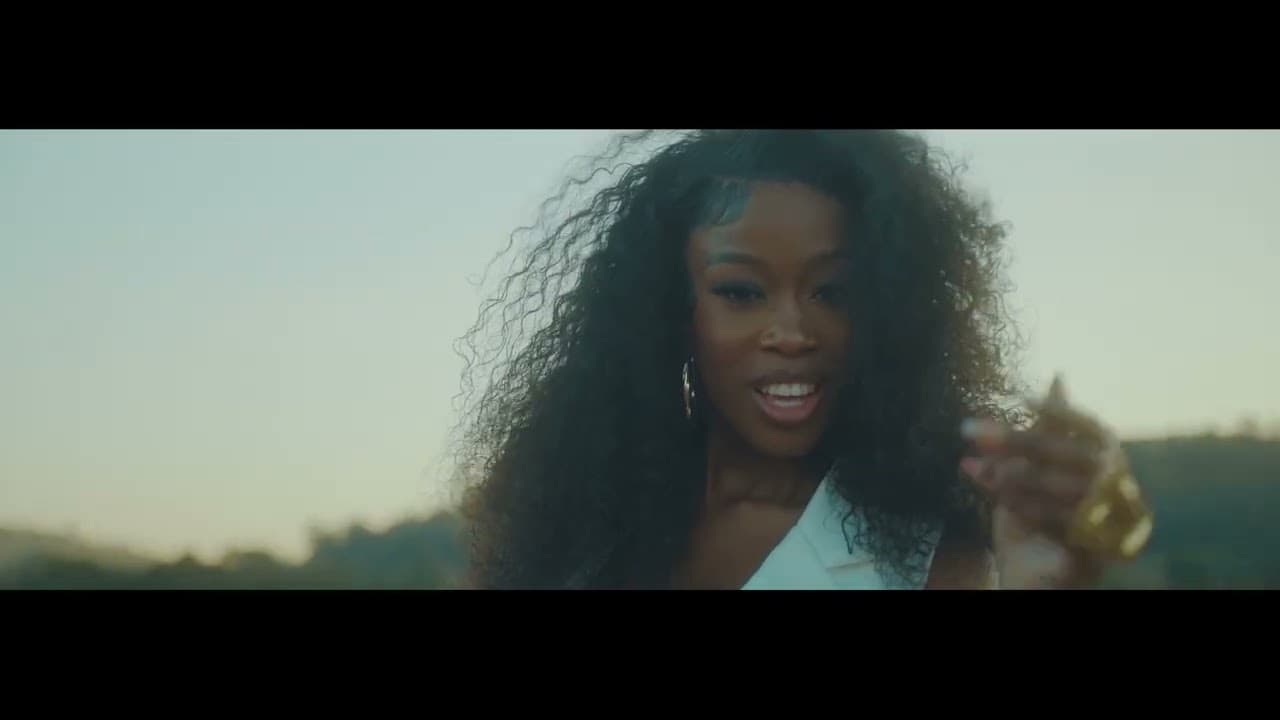 Kelvin Momo, Muziqal Chef - Bo Gogo [Ft. Thatohatsi and Tracy] (Official Video)