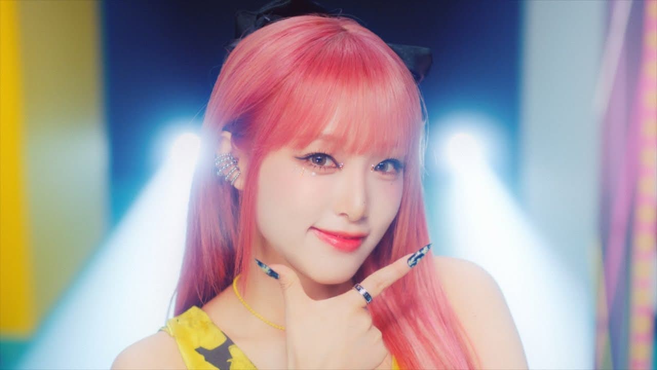 YENA「SMILEY-Japanese Ver.-(feat.ちゃんみな)」Music Video